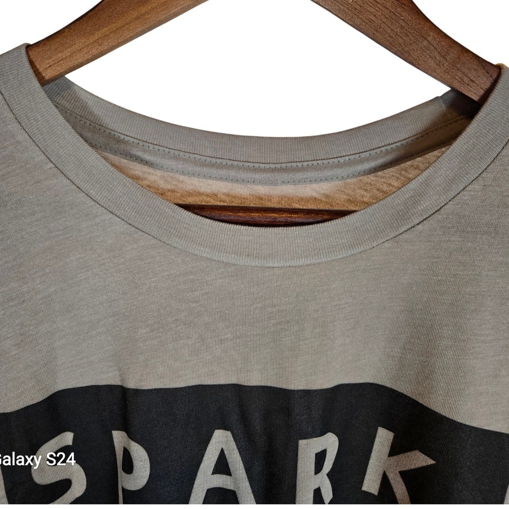 SPARK Graphic T Shirt Mens Large Gray Cotton Poly Short Sleeve‎ Crew Neck